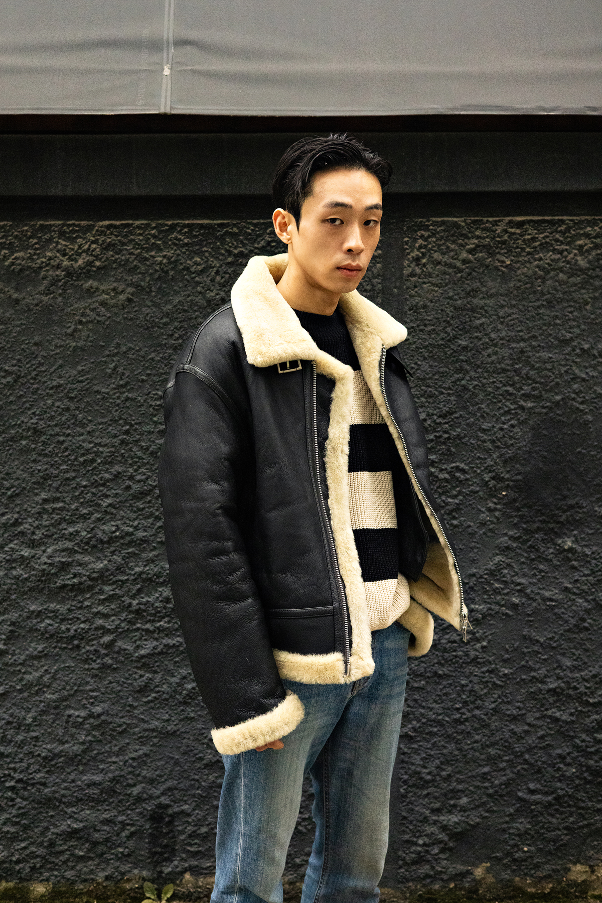 이번 겨울, 포멀함이 돋보이는 남성 아우터 스타일링 – 무신사와 함께한 스냅 촬영